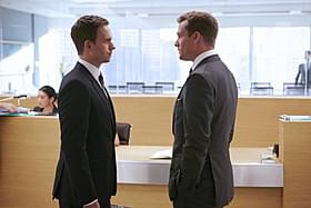 「SUITS スーツ」シーズン4の一場面「Mr.&Mrs.スミス」