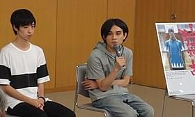飯塚俊光監督(右)と清水尚弥「独裁者、古賀。」