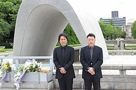 戦没者をいたむ原田眞人監督と役所広司「日本のいちばん長い日」