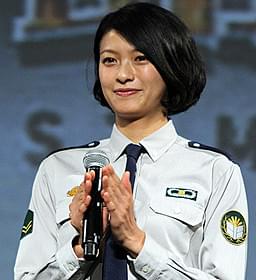 劇中の制服姿で登場した榮倉奈々「図書館戦争」
