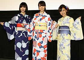 浴衣姿で舞台挨拶に立った(左から) 篠田麻里子、トリンドル玲奈、真野恵里菜「リアル鬼ごっこ」