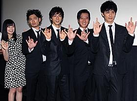 初日挨拶に出席した山田裕貴、高岡奏輔ら「闇金ドッグス」