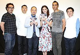 連ドラ初主演を果たしたマキタスポーツ(中央)ら「スピード」