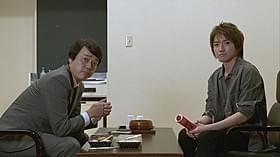 スピンオフドラマに出演する藤原竜也(右)と岡安章介「探検隊の栄光」