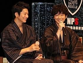 仲の良さを見せた向井理(左)と綾野剛「S 最後の警官 奪還 RECOVERY OF OUR FUTURE」