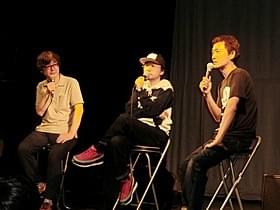 新作の概要を語った富田克也監督(右)「バンコクナイツ」