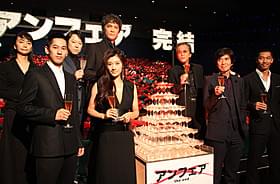 シャンパンで乾杯する篠原涼子、佐藤浩市、 阿部サダヲ、寺島進、佐藤嗣麻子監督ら「アンフェア the end」