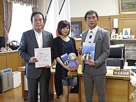 埼玉県知事を表敬訪問した水瀬いのり、清水博之プロデューサー「心が叫びたがってるんだ。」