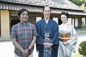 取材に応じた佐々木蔵之介、深田恭子、本木克英監督「超高速!参勤交代」