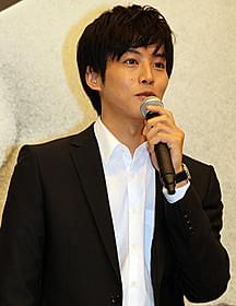 都内で会見した松坂桃李「ピース オブ ケイク」