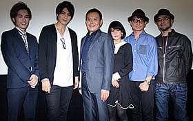 舞台挨拶に立った(左から)鈴木勝吾、加藤慶祐、 近藤芳正、柳英里紗、木下ほうか、窪田将治監督「野良犬はダンスを踊る」