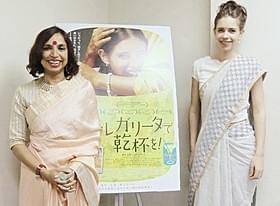 ショナリ・ボース監督(左)とカルキ・コーチリン「マルガリータで乾杯を!」