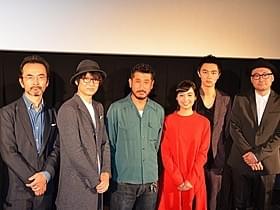 内田英治監督(右端)は「自伝じゃない」と念押し「下衆の愛」