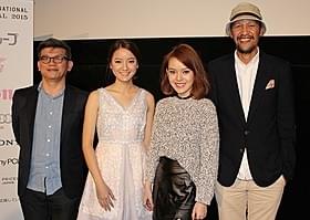 会見を行ったコンデート・ジャトゥランラッサミー監督(左端)ら「スナップ」