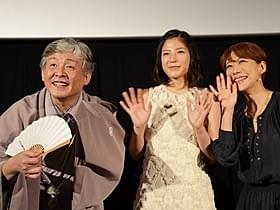 「スプリング、ハズ、カム」出演の 柳家喬太郎、石井杏奈、朴ろ美(左から)「スプリング、ハズ、カム」