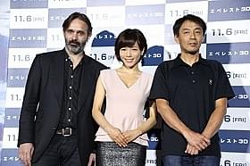 (左から)今回が初来日となるバルタザール・ コルマウクル監督、釈由美子、角谷道弘氏「エベレスト 3D」