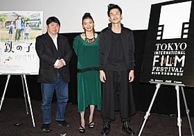 舞台挨拶を行った田畑智子ら「鉄の子」