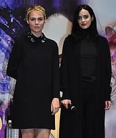 (左から)レイチェル・テイラー、クリステン・リッター「トランスフォーマー」