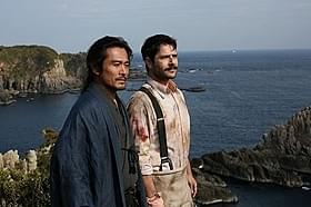 主演の内野聖陽(左)&トルコ人俳優ケナン・エジェ「海難1890」