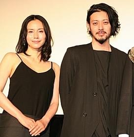 舞台挨拶に立ったオダギリジョーと中谷美紀「FOUJITA」