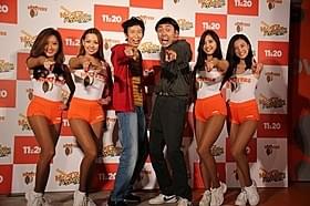 美女に囲まれてご満悦のアンガールズ「帰ってきたMr.ダマー バカMAX!」