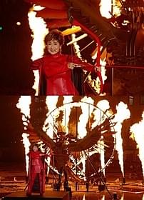 主人公の衣装で決めた小林幸子「ハンガー・ゲーム」