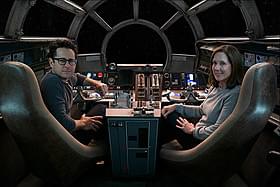 メガホンを取ったJ・J・エイブラムス(左)も来日「スター・ウォーズ」