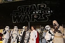 盛り上がるコスプレイヤーたち「スター・ウォーズ」