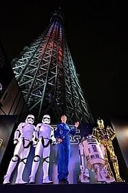 東京スカイツリーが“正義”と“悪”でライティング!「スター・ウォーズ」