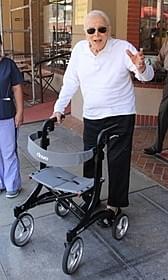 99歳の誕生日を迎えたカーク・ダグラス
