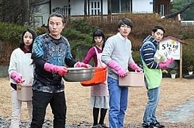 「ダイナマイト・ファミリー」の一場面「ダイナマイト・ファミリー」