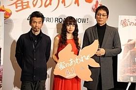 二階堂は劇中衣装を思わせる赤いドレスで登場「蜜のあわれ」