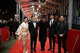 ベルリン映画祭レッドカーペットに登場「クリーピー 偽りの隣人」