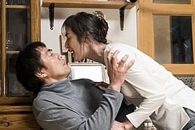 夫婦役に挑んでいる阿部寛と天海祐希「恋妻家宮本」