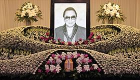 700人が参列した安藤昇さんのお別れ会「実録・安藤組 襲撃篇」