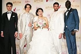 イケメンに囲まれる横澤夏子「最高の花婿」