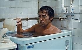 大ヒット映画を想起させる阿部寛の入浴シーンも!「海よりもまだ深く」