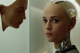 オスカー女優アリシア・ビカンダーが人工知能ロボットに「エクス・マキナ」