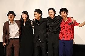(左から)真利子哲也監督、小松菜奈、柳楽優弥、 菅田将暉、村上虹郎「ディストラクション・ベイビーズ」