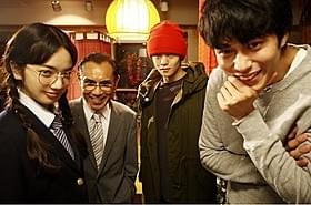 「ヒーローマニア 生活」の一場面「ヒーローマニア 生活」