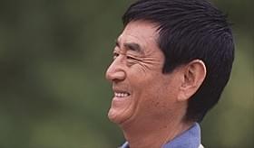 中井貴一が語り役を務める「健さん」