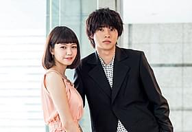 インタビューに応じた二階堂ふみと山崎賢人「オオカミ少女と黒王子」