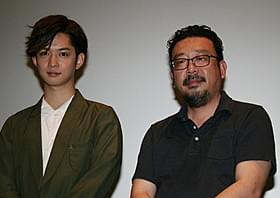 舞台挨拶に立った千葉雄大と中村義洋監督「殿、利息でござる!」