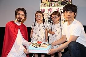 5歳の双子姉妹・りんか&あんなとお笑いコンビ 「馬鹿よ貴方は」の新道竜巳と平井“ファラオ”光「神様メール」