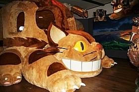 大人も乗れるねこバス「ハウルの動く城」