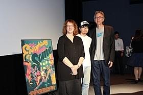 (左から)ジャネット・ピアソン、 編集者/ライターの門間雄介氏、ジョン・ピアソン「6才のボクが、大人になるまで。」