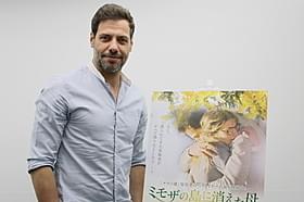 コメディ・フランセーズ所属の名優ローラン・ラフィット「ミモザの島に消えた母」