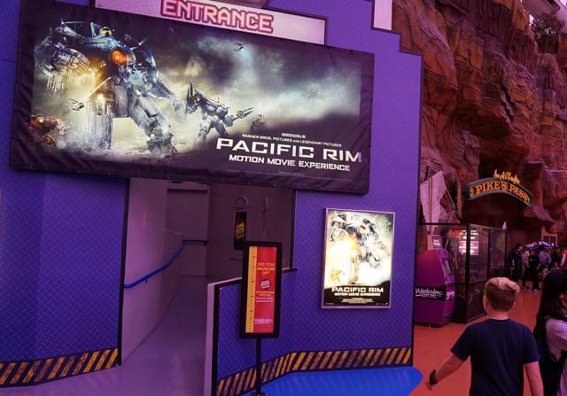 サーカス・サーカス内の遊園地にある 「パシフィック・リム」のアトラクション。 雑。とにかく雑。「パシフィック・リム」