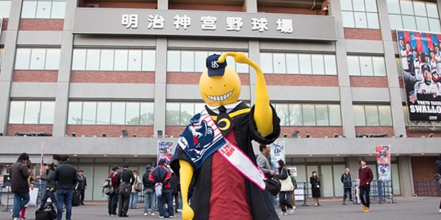 暗殺教室 の主人公 殺せんせーが東京ヤクルトスワローズの本拠地 明治神宮球場へ突撃訪問 ニュース アニメハック