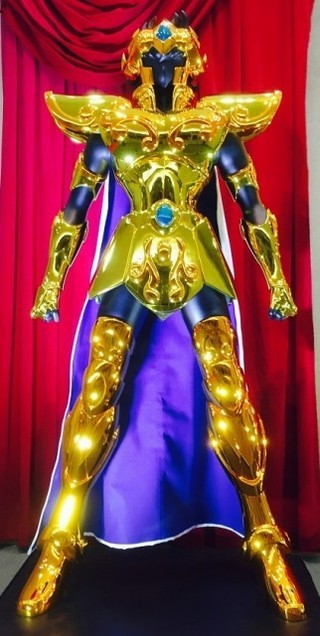 「聖闘士星矢」30周年企画展に黄金聖闘士の等身大立像全12体が集結！